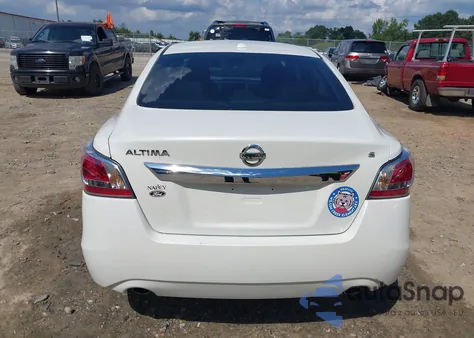 2015 Nissan Altima 2.5 S z USA, uszkodzony, nr VIN 1N4AL3AP7FC267447